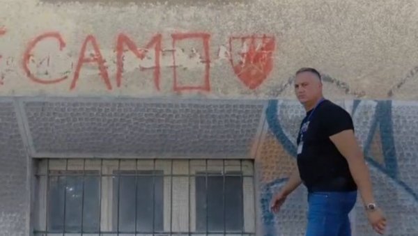 ПОКРАЈИНСКИ ПОСЛАНИК ПРЕДРАГ ДРАГОЈЕВИЋ УХВАЋЕН КАКО СЕ ЛАЖНО ПРЕДСТАВЉА КАО ПОСМАТРАЧ: Кршење иборних правила у Зајечару ПОКРАЈИНСКИ ПОСЛАНИК ПРЕДРАГ ДРАГОЈЕВИЋ УХВАЋЕН КАКО СЕ ЛАЖНО ПРЕДСТАВЉА КАО ПОСМАТРАЧ: Кршење иборних правила у Зајечару