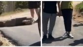 SKANDAL NAD SKANDALIMA U KOSJERIĆU! Blokaderi postavili balvane i kamene prepreke, sprečavaju narod da slobodno izrazi svoju volju! (VIDEO)