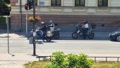 NAPETA ATMOSFERA: Bande blokadera-bajkera patroliraju po Kosjeriću i zastrašuju narod (FOTO/VIDEO) NAPETA ATMOSFERA: Bande blokadera-bajkera patroliraju po Kosjeriću i zastrašuju narod (FOTO/VIDEO)