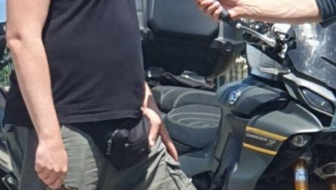 БАЈКЕРИ БЛОКАДЕРИ ПРЕТЕ ГРАЂАНИМА У ЗАЈЕЧАРУ: Малтретирали старије госпође, а онда и вређали посматрача БАЈКЕРИ БЛОКАДЕРИ ПРЕТЕ ГРАЂАНИМА У ЗАЈЕЧАРУ: Малтретирали старије госпође, а онда и вређали посматрача