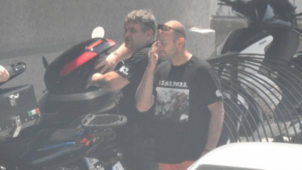 БЛОКАДЕРИ ДОВУКЛИ БАЈКЕРЕ У ЗАЈЕЧАР: Из ових делова Србије дошли да застрашују народ (ВИДЕО) БЛОКАДЕРИ ДОВУКЛИ БАЈКЕРЕ У ЗАЈЕЧАР: Из ових делова Србије дошли да застрашују народ (ВИДЕО)