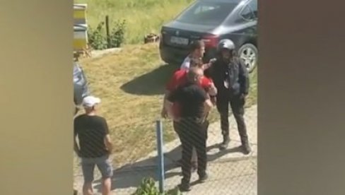 PRAVE HAOS: Blokaderi upali na posed Radovana Božovića u Kosjeriću PRAVE HAOS: Blokaderi upali na posed Radovana Božovića u Kosjeriću