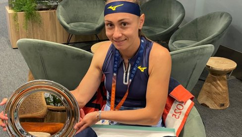 LOMIĆU ČAŠE, SAMO DA ME NE IZBACE IZ LOKALA! Kako će Aleksandra Krunić da proslavi osvajanje srebrnog tanjira na Grend Slemu