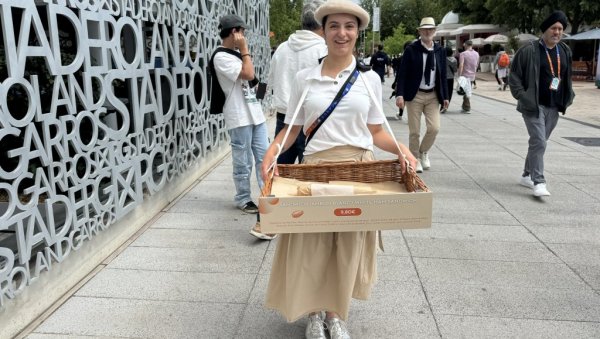 ДА СЕ ЧАЛАБРЦНЕ И ГУЦНЕ ИЗМЕЂУ МЕЧЕВА: На Ролан Гаросу, на тенису и око њега (ФОТО) ДА СЕ ЧАЛАБРЦНЕ И ГУЦНЕ ИЗМЕЂУ МЕЧЕВА: На Ролан Гаросу, на тенису и око њега (ФОТО)