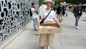 ДА СЕ ЧАЛАБРЦНЕ И ГУЦНЕ ИЗМЕЂУ МЕЧЕВА: На Ролан Гаросу, на тенису и око њега (ФОТО) ДА СЕ ЧАЛАБРЦНЕ И ГУЦНЕ ИЗМЕЂУ МЕЧЕВА: На Ролан Гаросу, на тенису и око њега (ФОТО)