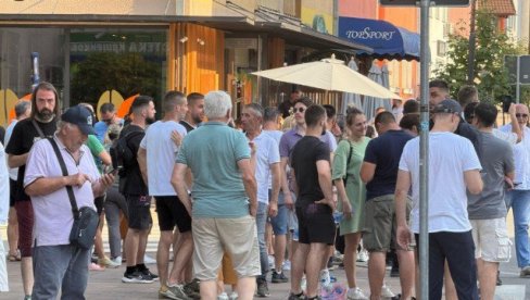 IZBORI U KOSJERIĆU I ZAJEČARU: Poznato koliko je ljudi izašlo na birališta do 18 sati;  Blokaderi napali kombi sa radnicima (FOTO/VIDEO)