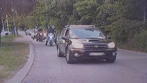 БАНДИТИ БЛОКАДЕРИ КРЕЋУ ЗА КОСЈЕРИЋ: Планирају нереде (ФОТО) БАНДИТИ БЛОКАДЕРИ КРЕЋУ ЗА КОСЈЕРИЋ: Планирају нереде (ФОТО)