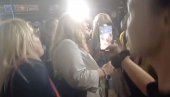ДИВЉАЦИ БЛОКАДЕРИ У ЗАЈЕЧАРУ: Опколили новинарку Информера и напали је (ВИДЕО)
