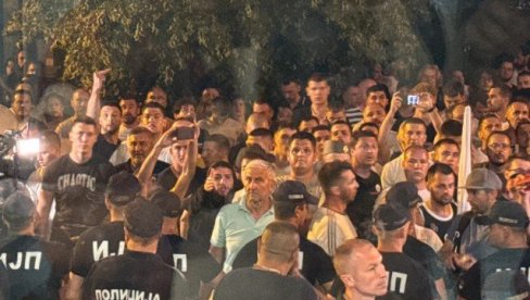 НА НАДЛЕЖНЕ ИНСТИТУЦИЈЕ АПЕЛУЈЕМО ДА РЕАГУЈУ НА ДИВЉАЊЕ БЛОКАДЕРА: Огласио се Општински одбор СНС Косјерић НА НАДЛЕЖНЕ ИНСТИТУЦИЈЕ АПЕЛУЈЕМО ДА РЕАГУЈУ НА ДИВЉАЊЕ БЛОКАДЕРА: Огласио се Општински одбор СНС Косјерић