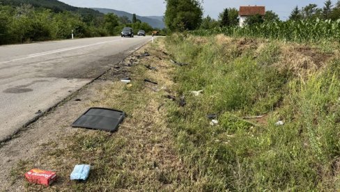 СНИМЦИ СА МЕСТА НЕСРЕЋЕ КОД МАЛЧЕ: Једно дете погинуло, друго повређено - Породица кренула на море (ВИДЕО) СНИМЦИ СА МЕСТА НЕСРЕЋЕ КОД МАЛЧЕ: Једно дете погинуло, друго повређено - Породица кренула на море (ВИДЕО)
