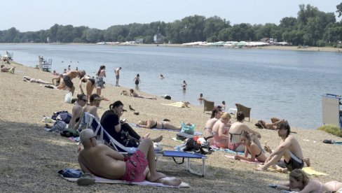 NA ADI POČELO MASOVNO KUPANJE: Ovo su cene hrane i pića na beogradskom moru