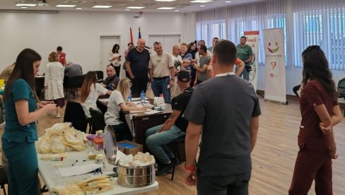 ХУМАНОСТ НИЈЕ ЗАТАЈИЛА: Припадници ПУ Краљево обележили свој празник