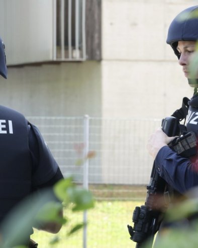 ПРОНАЂЕН МРТАВ ДЕЧАК (11) У СТАНУ: Полицајци се заледили када су чули шта им је мајка рекла - Одмах ухапшена