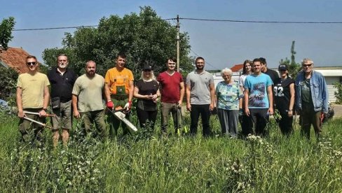 PRVA AKCIJA VRŠAČKIH GORANA: Volonteri orezivali drvored na Središtanskom putu PRVA AKCIJA VRŠAČKIH GORANA: Volonteri orezivali drvored na Središtanskom putu