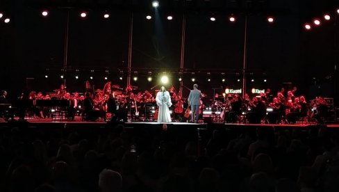 LUZ KASAL ODUŠEVILA BEOGRAD: Španska diva razgalila publiku pod otvorenim nebom (FOTO) LUZ KASAL ODUŠEVILA BEOGRAD: Španska diva razgalila publiku pod otvorenim nebom (FOTO)