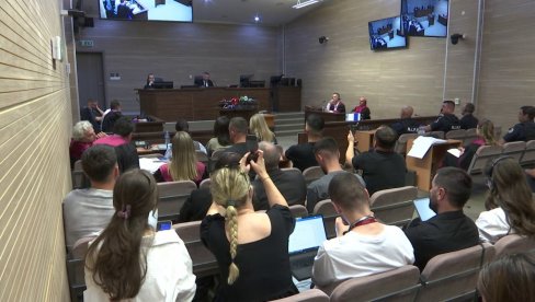 NI TREĆI SVEDOK NIJE IDENTIFIKOVAO OPTUŽENE: Ispitivanjem svedoka tužilaštva i danas je nastavljeno suđenje optuženim u slučaju Banjska NI TREĆI SVEDOK NIJE IDENTIFIKOVAO OPTUŽENE: Ispitivanjem svedoka tužilaštva i danas je nastavljeno suđenje optuženim u slučaju Banjska