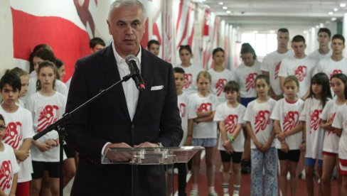 КАКАВ ПОКЛОН! Звездан Терзић обелоданио велику новост на Маракани (ФОТО) КАКАВ ПОКЛОН! Звездан Терзић обелоданио велику новост на Маракани (ФОТО)