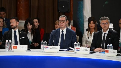 ВУЧИЋ ПОКАЗАО ВАЖАН СТАВ: Једини није потписао антируску декларацију на самиту у Украјини