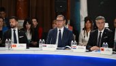 ВУЧИЋ ПОКАЗАО ВАЖАН СТАВ: Једини није потписао антируску декларацију на самиту у Украјини