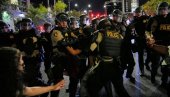 ПОЛИЦИЈА У ЛАС ВЕГАСУ ГАСИ“ ПРОТЕСТ: Наредили окупљенима да се одмах разиђу (ФОТО)