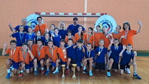 ONI SU POBEDNICI „MALIH OLIMPIJSKIH IGARA“: Trećaci OŠ „Momčilo Popović Ozren“ treći put šampioni ONI SU POBEDNICI „MALIH OLIMPIJSKIH IGARA“: Trećaci OŠ „Momčilo Popović Ozren“ treći put šampioni