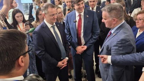 ВЕШТАЧКУ ИНТЕЛИГЕНЦИЈУ ИНТЕГРИСАТИ У ОБРАЗОВАЊЕ: Министар Дејан Вук Станковић на конференцији Обликовање будућности у Казању ВЕШТАЧКУ ИНТЕЛИГЕНЦИЈУ ИНТЕГРИСАТИ У ОБРАЗОВАЊЕ: Министар Дејан Вук Станковић на конференцији Обликовање будућности у Казању