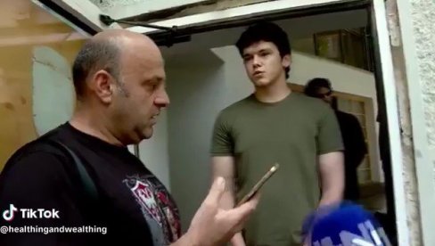 НОВИ СНИМАК МОНСТРУОЗНОГ НАПАДА: Јасно се види шта је урадио професор Лазар Стијак и да су блокадери слагали (ВИДЕО) НОВИ СНИМАК МОНСТРУОЗНОГ НАПАДА: Јасно се види шта је урадио професор Лазар Стијак и да су блокадери слагали (ВИДЕО)