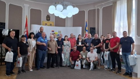 PRIZNANJA ZA HUMANOST: Nagrađeni jubilarni davaoci krvi u Leskovcu