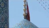 CRVENA ZASTAVA VIJORI SE IZNAD DŽAMIJE: Iran najavljuje osvetu (VIDEO)