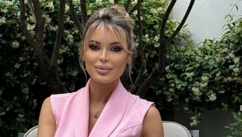 ПОЧЕЛА САМ ДА ВИЧЕМ, ОН ЈЕ ПОЗВАО ПОЛИЦИЈУ: Певачица открила болне детаље, муж јој одвео малолетног сина ПОЧЕЛА САМ ДА ВИЧЕМ, ОН ЈЕ ПОЗВАО ПОЛИЦИЈУ: Певачица открила болне детаље, муж јој одвео малолетног сина
