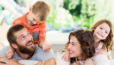 OD DANAS I ZVANIČNO: Uvećan cenzus za dečji dodatak - Ovo su cifre