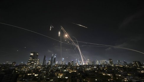 РАТ НА БЛИСКОМ ИСТОКУ: Трамп открио три циља напада - Иран прети америчким базама у Европи  (ФОТО/ВИДЕО)