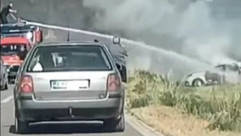 TRI OSOBE POGINULE U SUDARU, VATROGASCI GASILI POŽAR NA VOZILU: Teška saobraćajna nesreća uTrebinju (VIDEO)