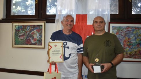 REKORDER ODLAZI U PENZIJU: Slobodan Jovičin iz Kikinde krv dao 184. put, dalje ga sprečavaju godine života REKORDER ODLAZI U PENZIJU: Slobodan Jovičin iz Kikinde krv dao 184. put, dalje ga sprečavaju godine života