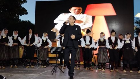 UVEK TI SE VRAĆAM GRADE MOJ: Dragan Kojić Keba priredio muzički spektakl u rodnoj Loznici (FOTO) UVEK TI SE VRAĆAM GRADE MOJ: Dragan Kojić Keba priredio muzički spektakl u rodnoj Loznici (FOTO)