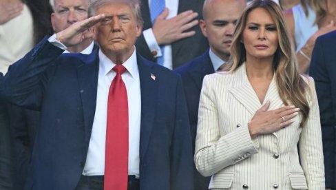 POTRUDILA SE DA IZGLEDA SAVRŠENO ZA NJEGOV 79. ROĐENDAN: Da, Melanija Tramp je najbolje odevena žena na svetu! POTRUDILA SE DA IZGLEDA SAVRŠENO ZA NJEGOV 79. ROĐENDAN: Da, Melanija Tramp je najbolje odevena žena na svetu!