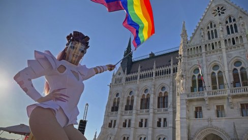 СТАЛИ УЗ ЛГБТ, ЦИЉАЈУ ОРБАНА: Италијанска левица се ујединила око подршке, иначе забрањеној, Паради поноса у Мађарској
