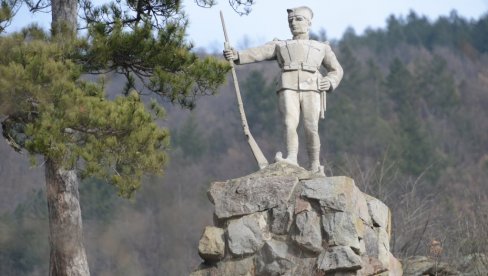 NA STRAŽI 95 GODINA: Statua srpskog vojnika kod Cerja znamenitost Ibarske klisure (FOTO)