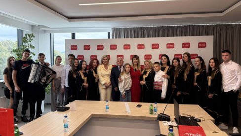 POSETA DECE SA KOSOVA I METOHIJE: M:tel pruža podršku stipendijama i donacijom centru „Podrži POSETA DECE SA KOSOVA I METOHIJE: M:tel pruža podršku stipendijama i donacijom centru „Podrži