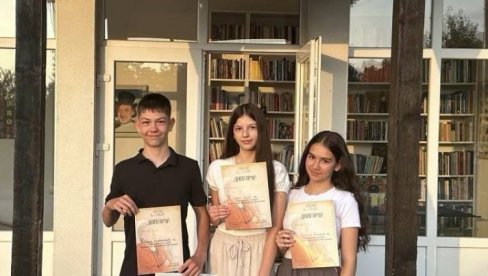 STIHOVI ISPISANI SRCEM: Dodeljene nagrade za najlepšu pesmu u čast novinara Velje Pavlovića STIHOVI ISPISANI SRCEM: Dodeljene nagrade za najlepšu pesmu u čast novinara Velje Pavlovića