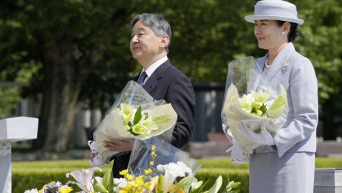 U SUSRET OBELEŽAVANJU 80. GODIŠNJICE ZAVRŠETKA DRUGOG SVETSKOG RATA: Japanski carski par odao počast žrtvama atomske bombe u Hirošimi