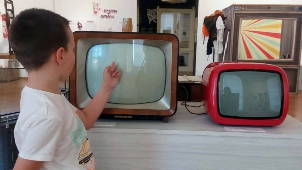 „ЛЕТА ПРЕ НЕТА“ ВИДЕЛО ВИШЕ ОД 4.000 ЉУДИ: Чувена изложба једна је од најпосећенијих у Вршцу