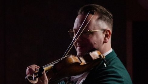 SA NJOM MOŽE U SVET: Violinista narodne motive stavljao u savremenu scensku produkciju