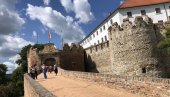 АЛЕКСАНДРИНА ПОРОДИЦА ЈЕ ЈЕДИНА ПРЕОСТАЛА СРПСКА ПОРОДИЦА У ВИЛАЊУ: Од 1700 године у овом месту праве вино