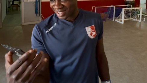 HIT NA ČAIRU: Fudbaleri Radničkog po prvi put videli OVAJ predmet, mnogi ga gledali u čudu (VIDEO)