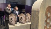 UNIŠTAVAJU IKONE, SPALJUJU I RUŠE CRKVE I MANASTIRE: Izložba o ugroženim svetinjama SPC na Kosmetu, otvorena u Rumuniji