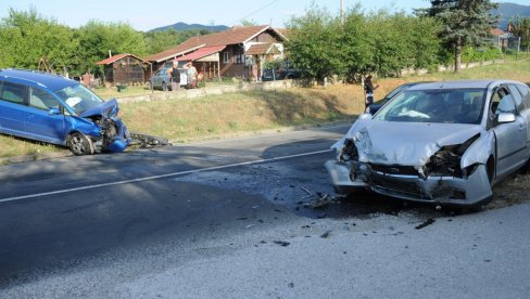 POVREĐENE TRI OSOBE: Saobraćajni udes u Progorelici na Ibarskoj magistrali
