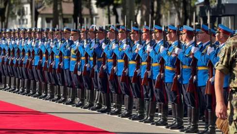 ВУЧИЋ СА ВОЈНИМ ВРХОМ: Председник Србије на седници проширеног колегијума начелника Генералштаба (ВИДЕО)