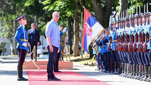 ВУЧИЋ О ПРИТИСЦИМА ЗБОГ ВОЈНЕ ПАРАДЕ: Ево одмах да им кажем, немојте случајно да ми окренете телефон ВУЧИЋ О ПРИТИСЦИМА ЗБОГ ВОЈНЕ ПАРАДЕ: Ево одмах да им кажем, немојте случајно да ми окренете телефон