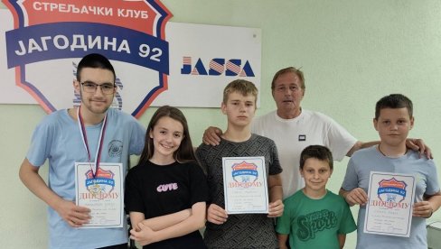 КРАЈ ПРОЛЕЋНЕ ЛИГЕ У СТРЕЉАШТВУ: Златна медаља за младог Параћинца Ђорђа (ФОТО)